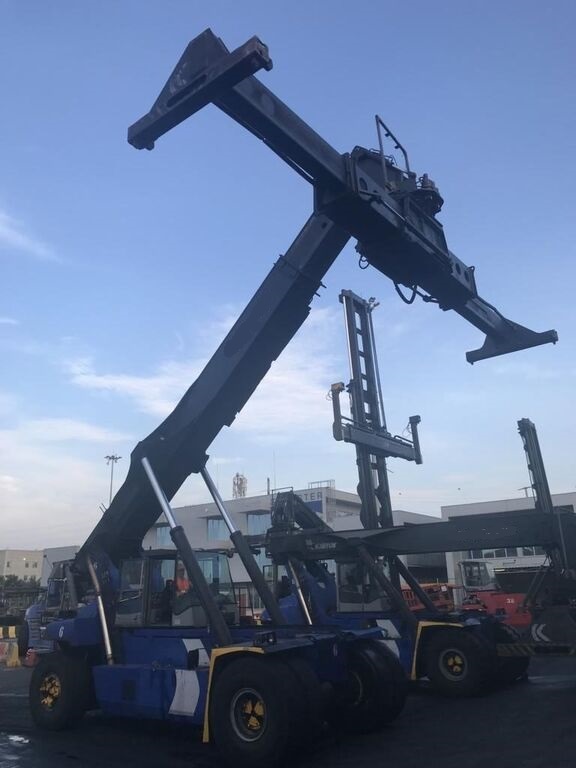 reach stacker