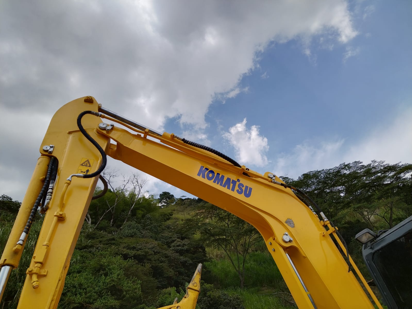 EXCAVADORA 